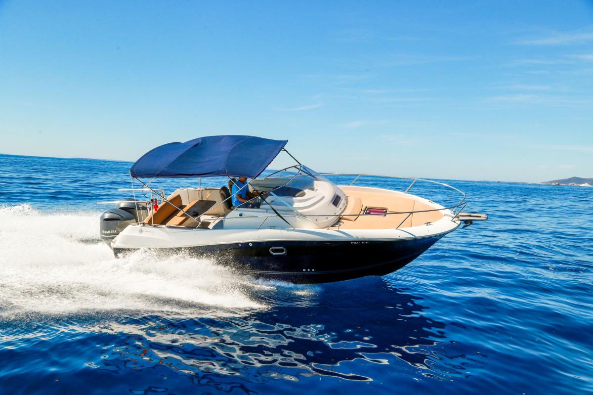 ¿Qué es lo mejor para mi? Alquilar un barco en Ibiza y Formentera con patrón o sin patrón
